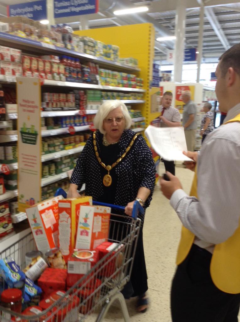 Deputy mayor of Maesteg opening our food bank and completing our treasure hunt in 13min 57seconds #everycanhelps