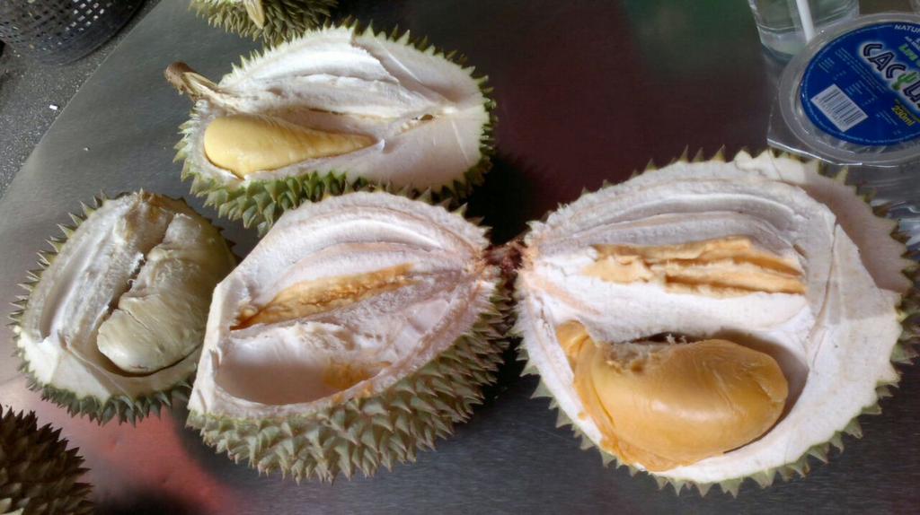 MoslemPreneurS's tweet photo. Yang punya kebun durian, cunggg !!!
@LativLala @tututvirginia @ArtalithaAyu @JualBioP2000Z @felixsiauwfans http://t.co/lWXI4nJAK0