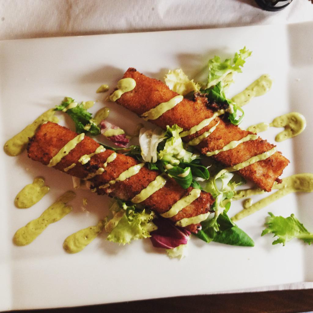 ItsmeLilStar's tweet photo. Flamenquines de pavo con cebolla caramelizada y queso. #Canramon 
https://t.co/8B6ZDy27hs http://t.co/qzI6fHMmPE