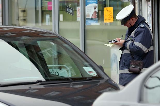 SunmotorsUK's tweet image. Woman successfully appeals parking ticket with missing comma

Lady spots money-saving loophole
spr.ly/6016B8Hn0