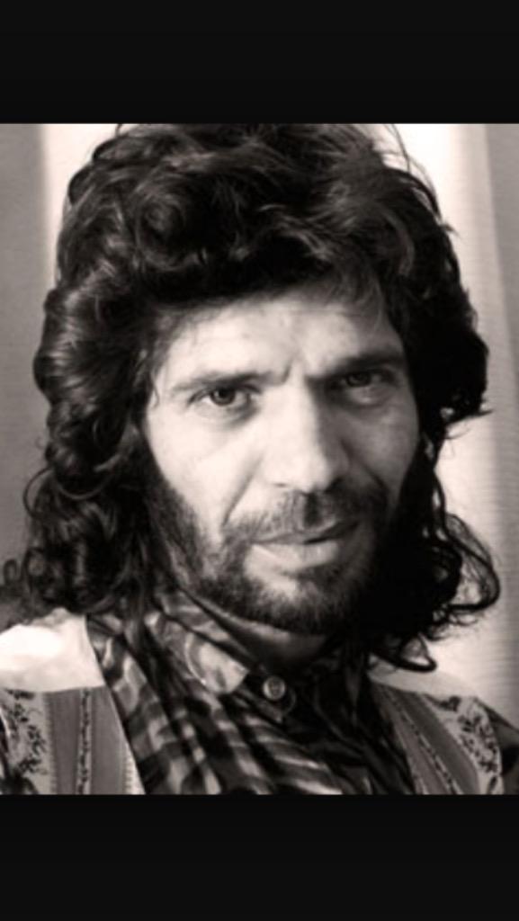 kinitriana's tweet photo. 23 años que se fue y aún perdura y perdurara su música y su voz gracias por tanto maestro. Eres La Leyenda del Tiempo http://t.co/URLSpLlJX3