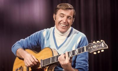 TelegraphBooks's tweet image. RIP #ValDoonican - singer, artist and writer: telegraph.co.uk/culture/music/… #RIPVal