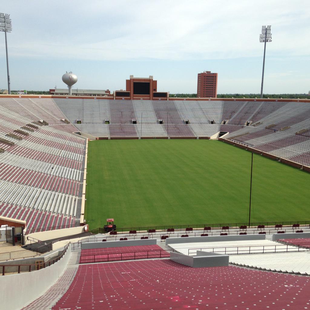 dlyons2009's tweet image. A good way to start my holiday weekend #StadiumSteps #Sooners