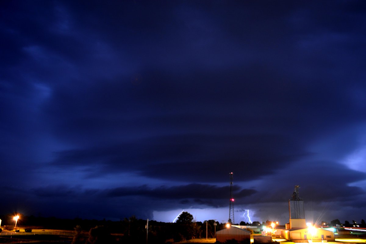 binary1230's tweet image. Great chase w/ @AaronDecker7 yesterday south of Kansas City MO, great lightning shots on I-49. Ran into @jctech1, yo!