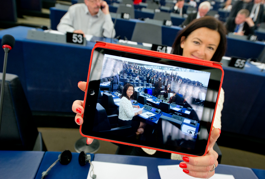 Europarl_ES's tweet image. Ya hace un año que los nuevos #eurodiputados llegaron a los escaños de la #Eurocámara tras las elecciones #EP2014