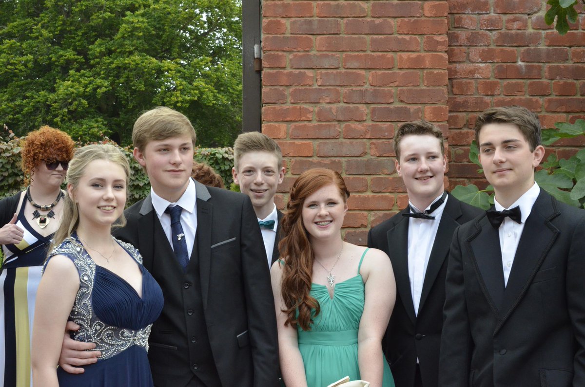 corfe15's tweet image. Beautiful photos from prom, more to come