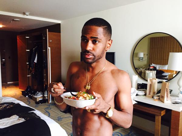 GQMagazine's tweet photo. A brief Q&amp;A with @BigSean about his daily Chipotle diet http://t.co/fvSKso46zq cc @chipotletweets http://t.co/zQQzOv84Gl