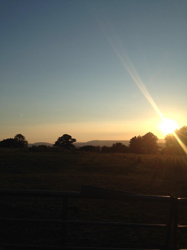 witstar65's tweet photo. #caerleon sunset bye bye 2nd o July http://t.co/MCjDAM8dNL