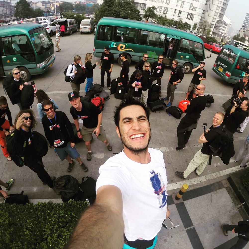 FlorezAir's tweet photo. La major forma de hacer amigos es #sonriendo
#WWL #china @redbullCOL @Coldeportes http://t.co/qDmF8A0BeZ