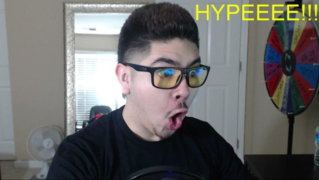 MidgetBoyCallum's tweet photo. @Castro1021 This is my face when it's says Castro is now Live #HYPE http://t.co/MqeQvCaGHO