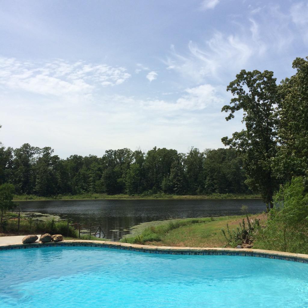 PearlsTea's tweet image. Love afternoons in the pool 😍