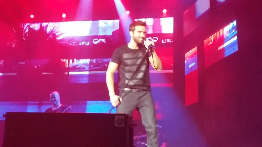 AlboranTeam's tweet photo. La plaza de toros baila con @pabloalboran #TourTerralValencia #LaEscalera #PasosDeCero http://t.co/cTLOXHME3O