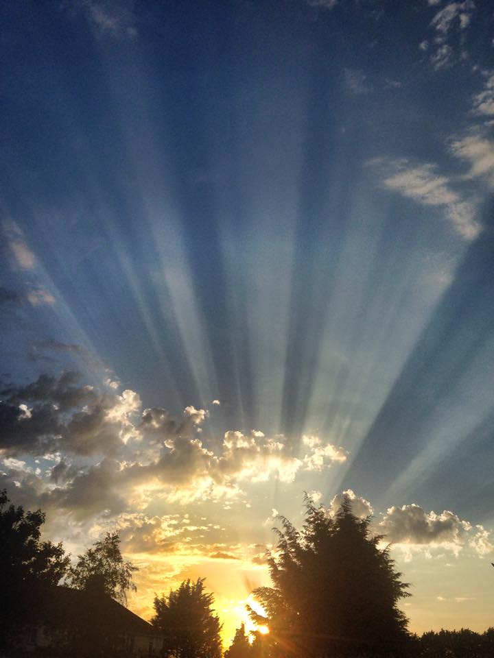 BethHeathPhoto's tweet photo. Love those summer evening skies #SummerEvenings #photography #BethHeathPhotography http://t.co/bRbwjH40qC