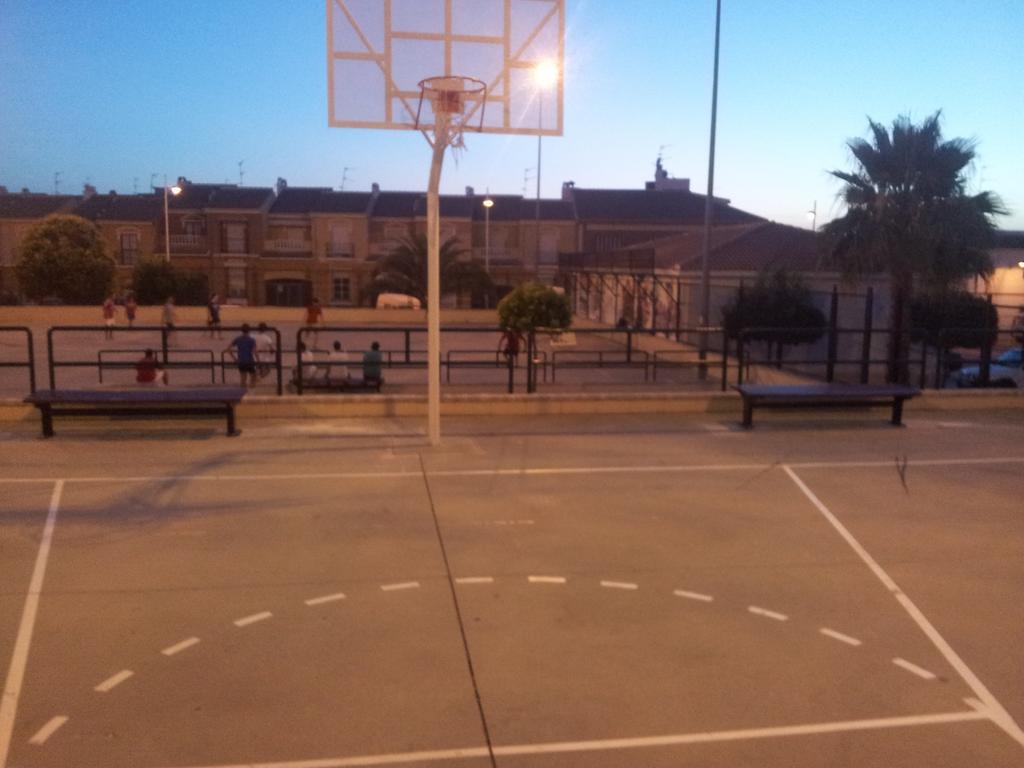 SJodral14's tweet photo. @AytodeLucena ¿sois conscientes d lo peligroso q es tener esos bancos en ese sitio? Sentido común, por favor. http://t.co/TBTahxnRDZ