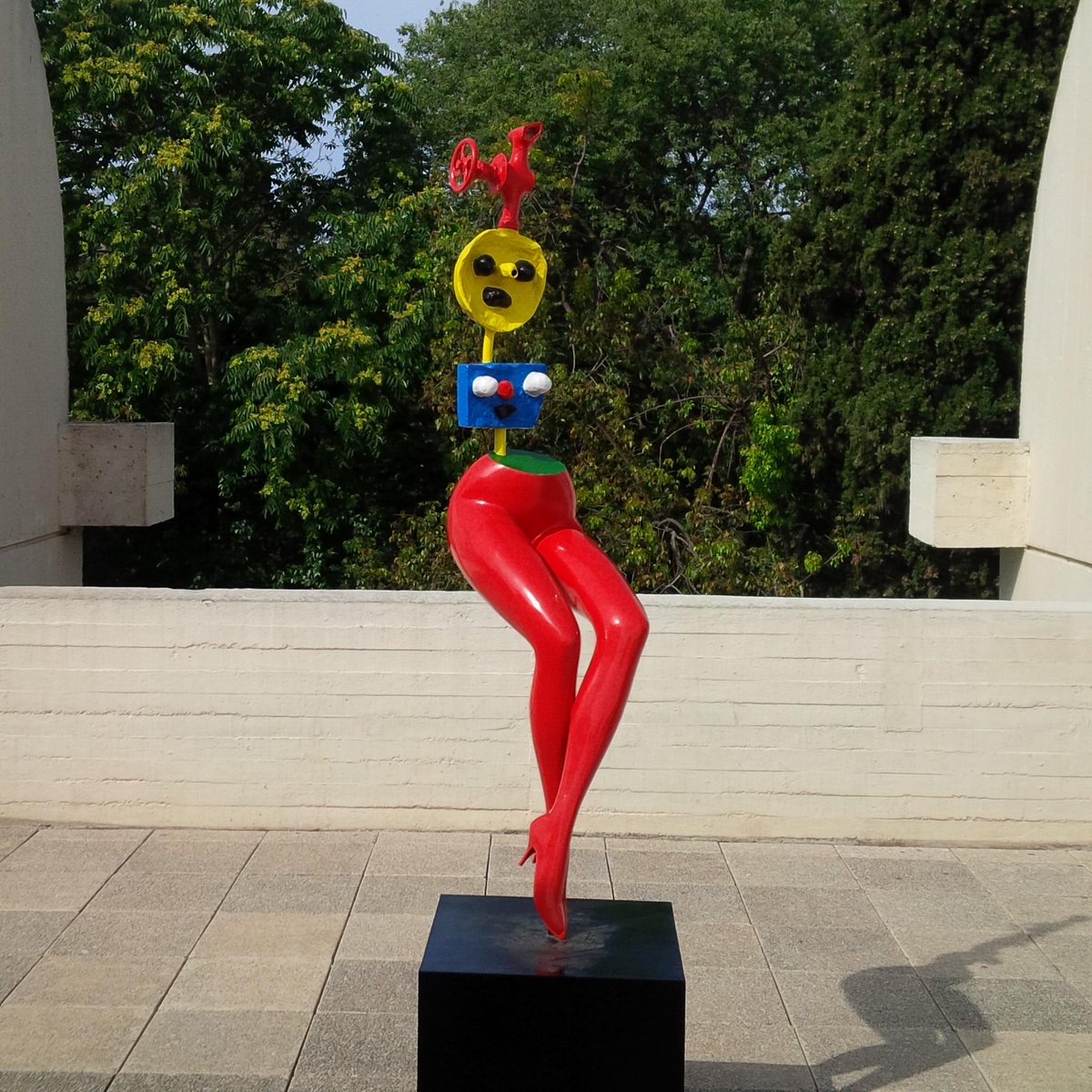 marysymons's tweet photo. The #multiplemediums of #JoanMiro transports me to another world..if only for a few hours! @fundaciomiro #barcelona http://t.co/HanCa2DUiq