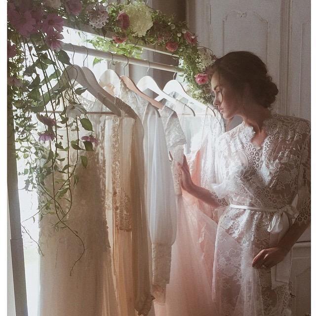CariFunkhouser's tweet photo. Shoot for @BellaBelleShoes @amoreeventco @TrumpetandHorn @briannabadams #lace #bride #bridal #model #weddingdresses 💜 http://t.co/8iCYdvwp9F