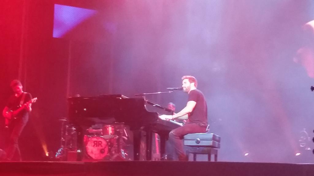 AlboranTeam's tweet photo. La plaza de toros se emociona con @pabloalboran #Ecos #Recuerdame #TourTerralValencia http://t.co/kDibO3WFEf
