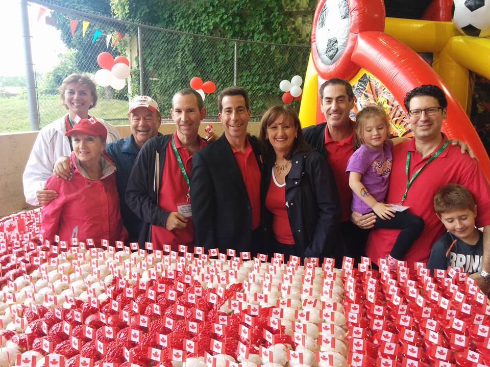 AHousefather's tweet image. I served an awful lot of cupcakes @CoteSaintLuc on #CanadaDay2015 with @RuthKovac1 @mbrownsteincsl &amp;amp; @mikecohencsl