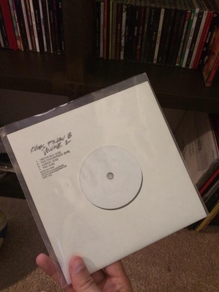 _just_adam_'s tweet photo. @HueyBriss this is my first 7 inch and square vinyl #RulesFollowUs http://t.co/GpZ5YbHZXS
