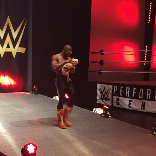 RealToughEnough's tweet photo. There is something evil about @BigGuyPatrick! #ToughEnough #MustLoveDogs http://t.co/m9vJHyOE1L