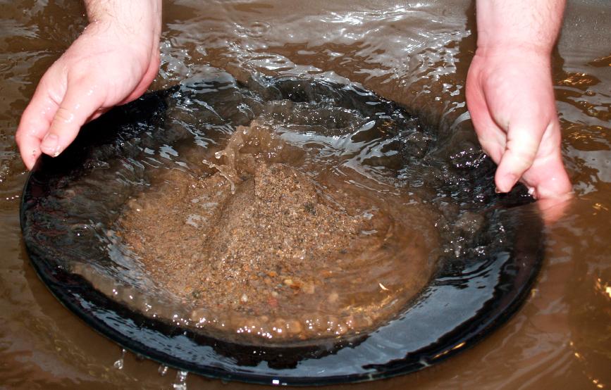 bringmethenews's tweet photo. Striking it rich? DNR discovers gold grains near Lake Vermilion http://t.co/gH4ysh7iYF http://t.co/bhBFkjvf91
