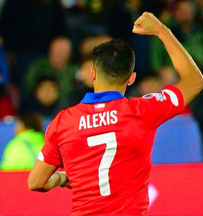 Alexis_Sanchez's tweet photo. Estoy muy bien, ya falta menos para el Sábado!  Que linda final con nuestra gente...vamos Chile!!! 😀😀⚽️ http://t.co/Xhj0pHIMQj