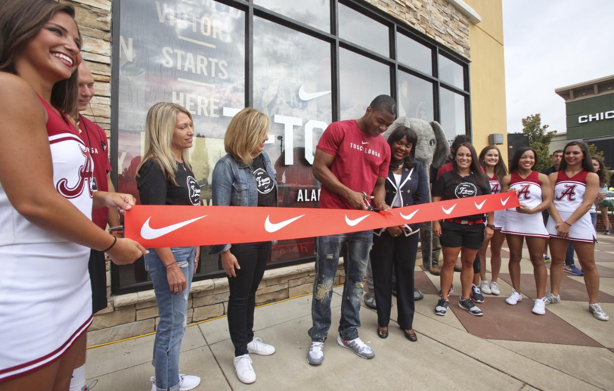 Darren Rovell on X Smart Nike opening retail stores in college towns. 1st up Amari Cooper cutting ribbon today in Tuscaloosa http t oUUQMqUCZt X