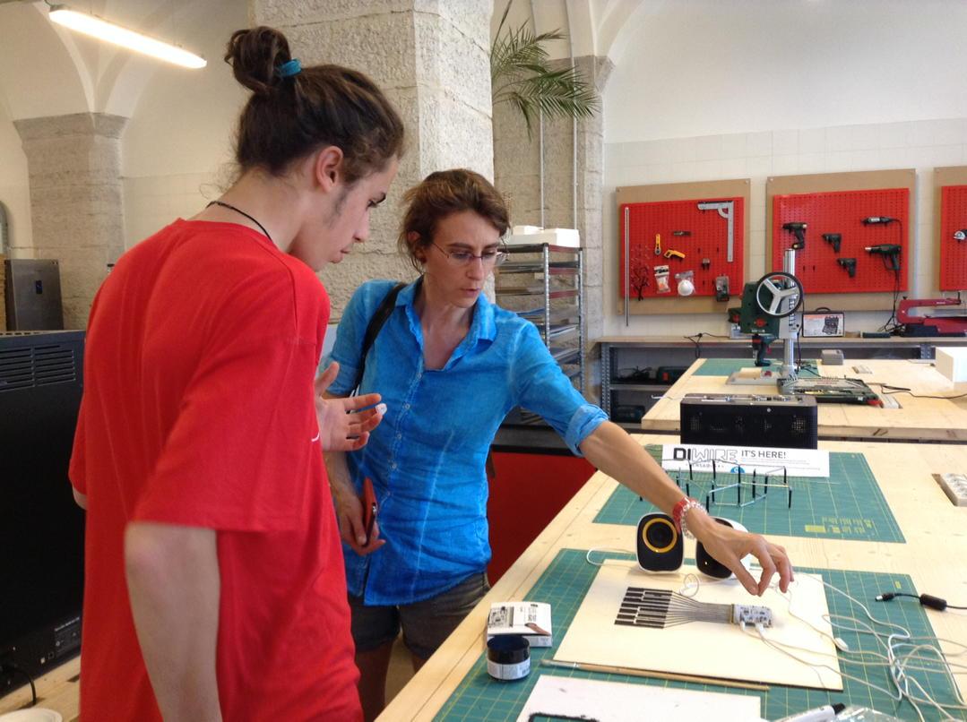 clevanbonora's tweet photo. Elctronic sound experiments at @HelloWitLab #openwit #fablab #startup #makerspace #makers http://t.co/V8Btq7Ruib