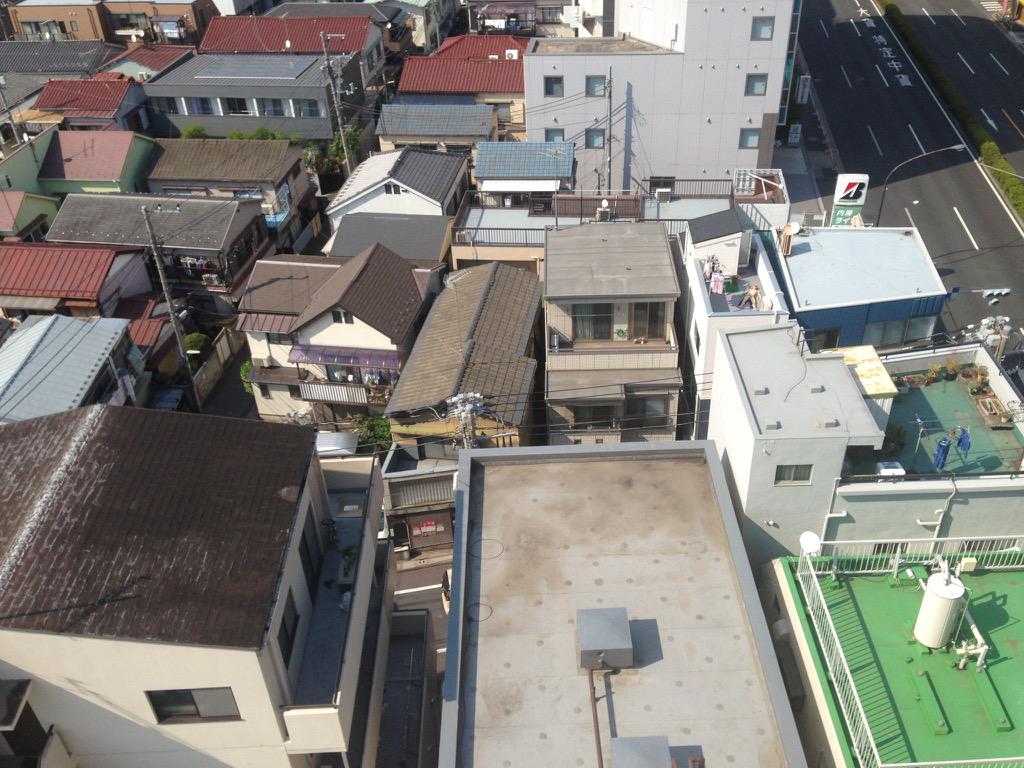 NOBLEWITCHES212's tweet photo. マンション11階に引っ越して
眺めがいいので見下ろしたら… http://t.co/rLcXDZJJLs