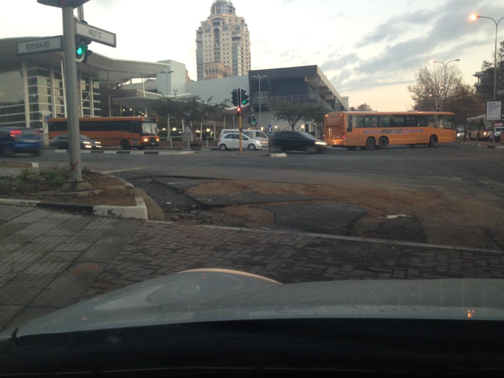 XiTsongaBoy's tweet photo. This is suppose to be The richest squarely mile in Africa. Yeah right http://t.co/kiw75bptBU