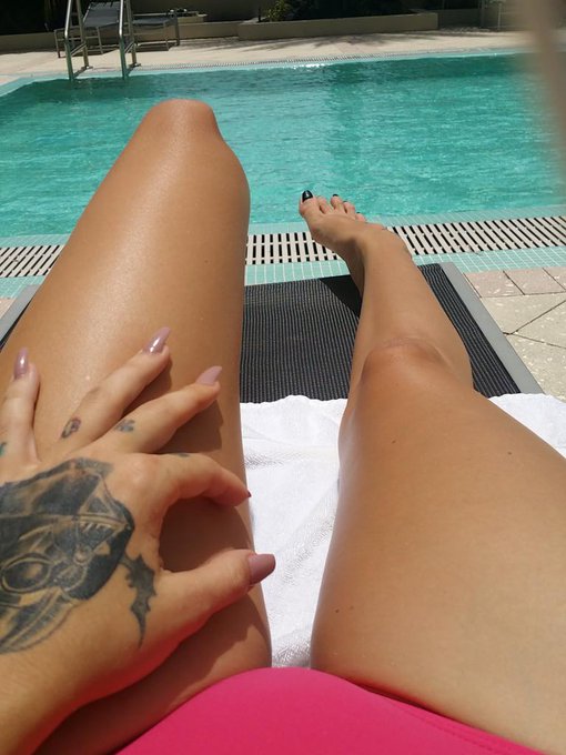 Time for some sun on this bunny♡ http://t.co/SEKYk1A7tT<a href="/tag/tattooed"class="tags"><span>#tattooed</span></a><a href="/tag/rubberducky"class="tags"><span>#rubberducky</span></a><a href="/tag/cannababes"class="tags"><span>#cannababes</span></a><a href="/tag/callienic"class="tags"><span>#callienic</span></a>