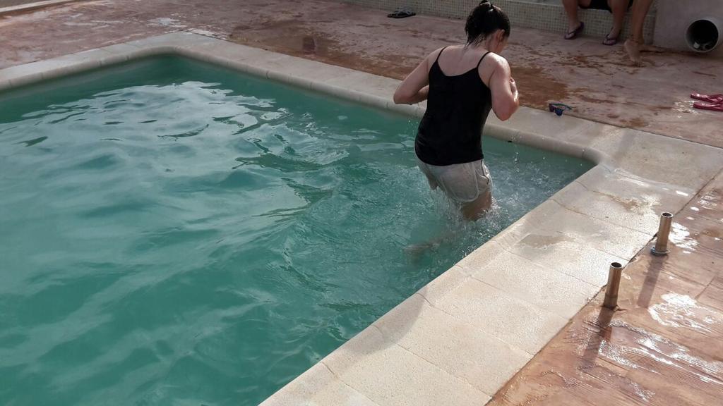 LauraGalan_11's tweet photo. Maritere al agua!!! #NoTeResistas #EnRobaiTot 😆🏄😂 @algecffem @jessiguti4 @96monica96 @Monerri_1990 @Carme__24 .... http://t.co/nlsHQa4NMs