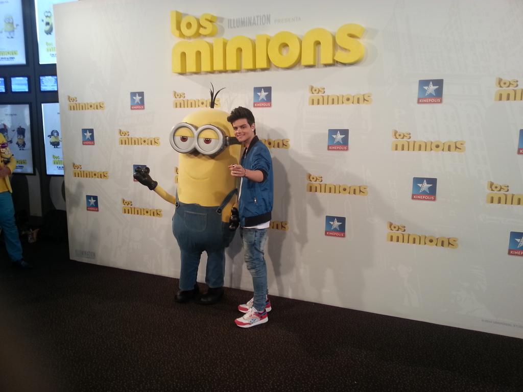 Cines_Kinepolis's tweet photo. ¡Viene @AbrahamMateoMus! Ha puesto música a #LosMinions Encantados de tenerle en la Premiere en @Cines_Kinepolis http://t.co/UdsUNI5bSh