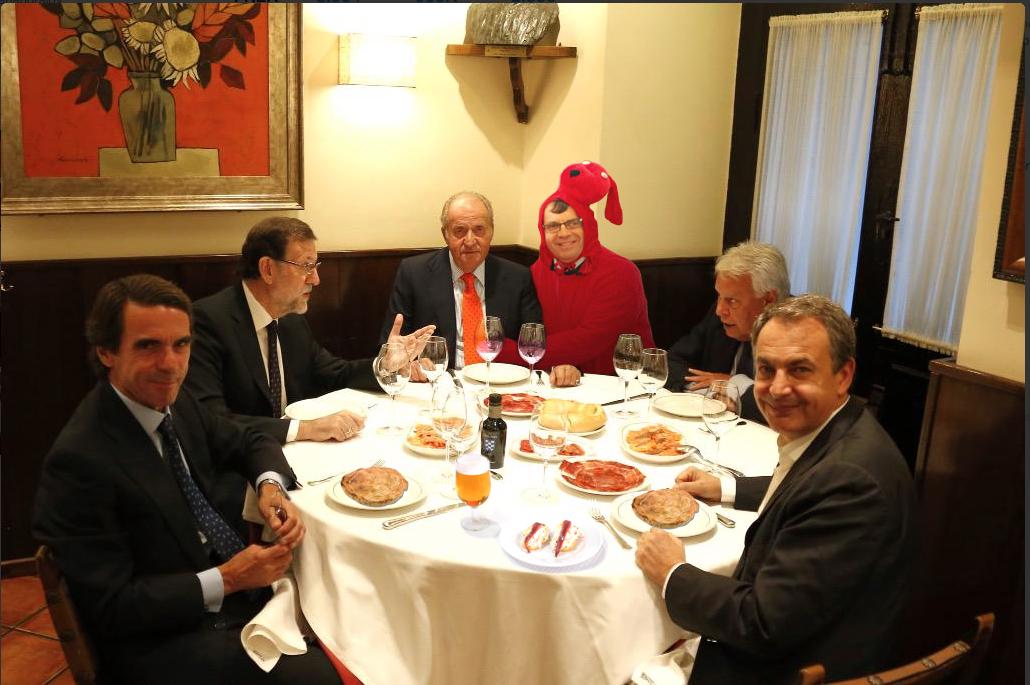 Superperrete's tweet photo. Tomándome unas marineras y unos pastelicos de carne http://t.co/sgWBQEdH98