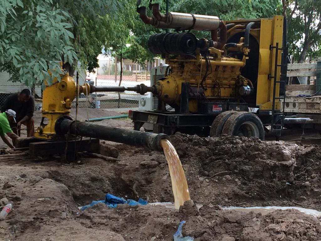 mrikelme's tweet photo. Iniciamos el aforo del pozo de agua en la Col. Nueva Los Ángeles #Torreón #SeguimosTrabajandoJuntos http://t.co/Xux1AEYUM5