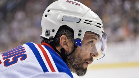 hockeynight's tweet photo. Martin St. Louis retires from NHL http://t.co/ttZhd5mbL8 http://t.co/m6EJLBQa7q