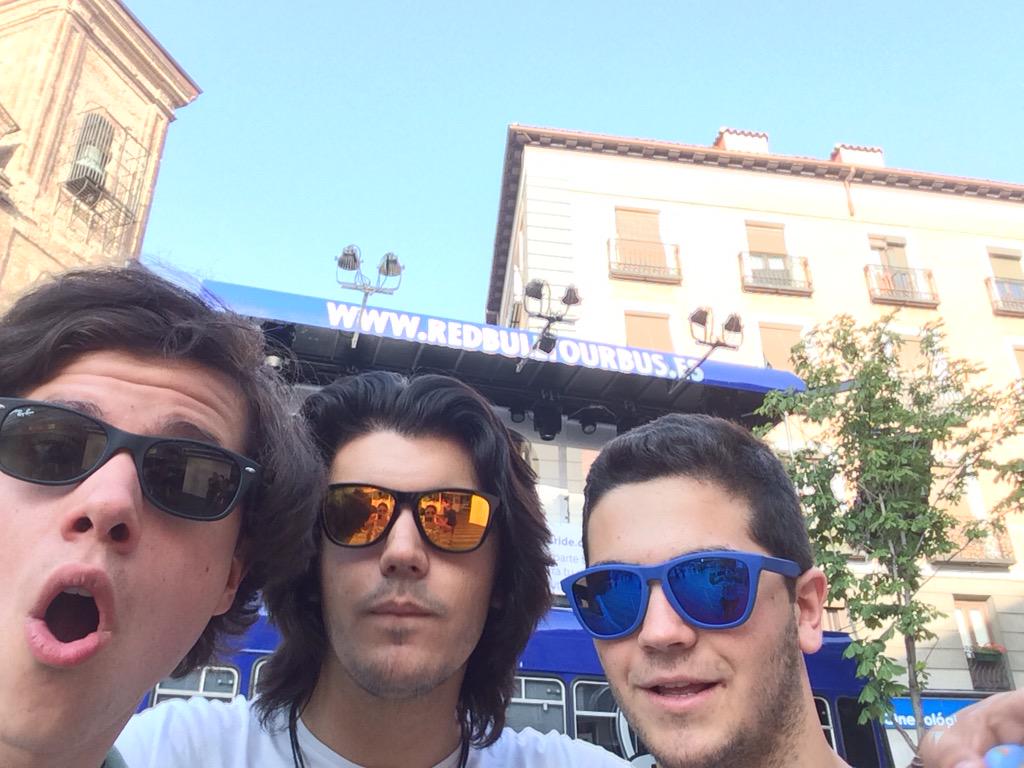 OppositeSounds's tweet photo. Ya estamos aqui! #PlazaDeLaLuna #Madrid #OppositeSounds http://t.co/mlrFt7ql3v