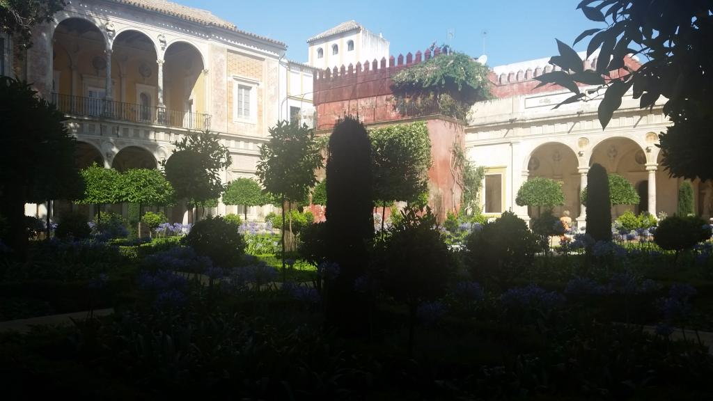 lolarobador's tweet photo. Roma en Sevilla.
#CasadePilatos http://t.co/bPKATrsIEX