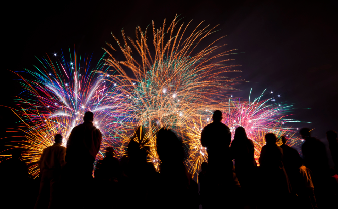 VAIsoftware's tweet photo. More than 14,000 fireworks light up the skies each #July4th . Where will you be watching? @Fireworks #fireworks http://t.co/yQ3a8FlOsb