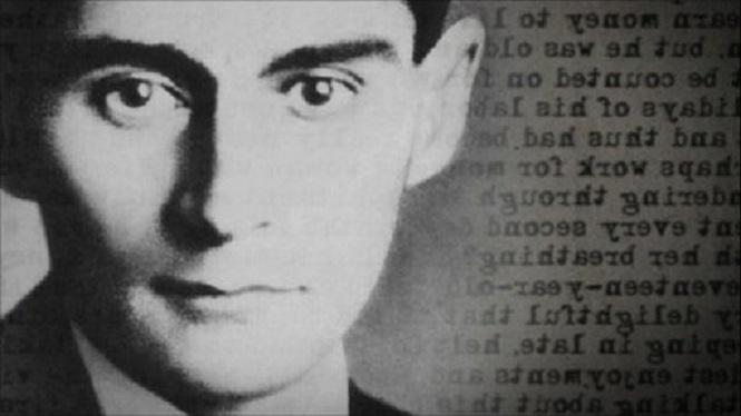 iyitweet's tweet photo. "İstersen düşlerini anlat bana, insan uzakta oldu mu, önemli bunlar da." 

/Franz Kafka/ http://t.co/Dsqd97M3P4