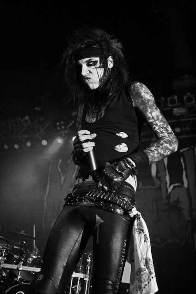 EmskiiRogue's tweet photo. why are you so fucking perfect @AndyBVB http://t.co/nZFp2KwuAi