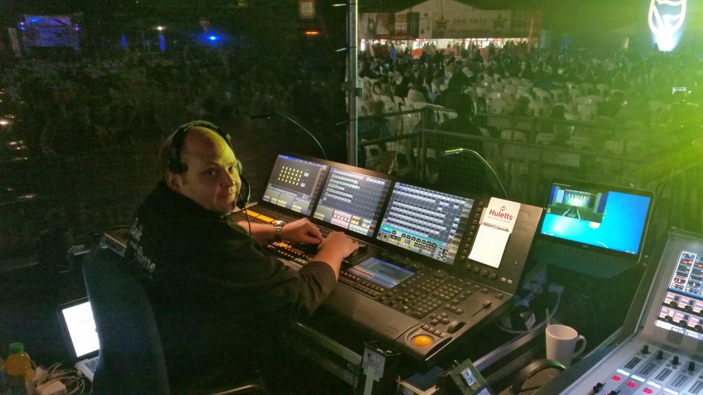 Meester @JohanJSF op ligte by <a href="/Innibosfees/">Innibos Kunstefees</a>