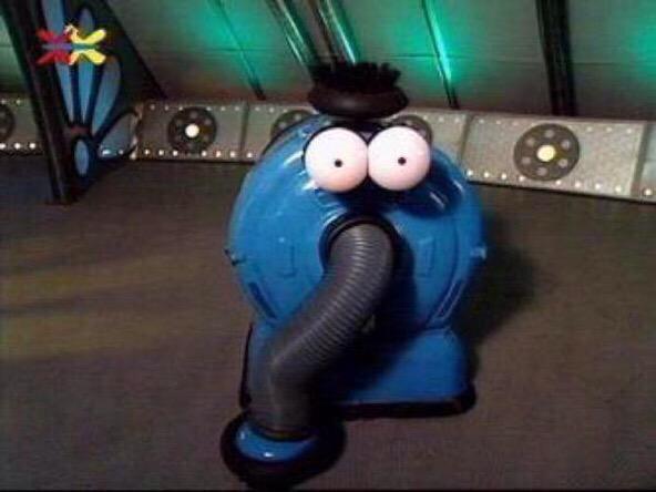 TheComedyHumor's tweet photo. Kids nowadays dont even know this vacuum cleaner http://t.co/RVyPlGzO8P