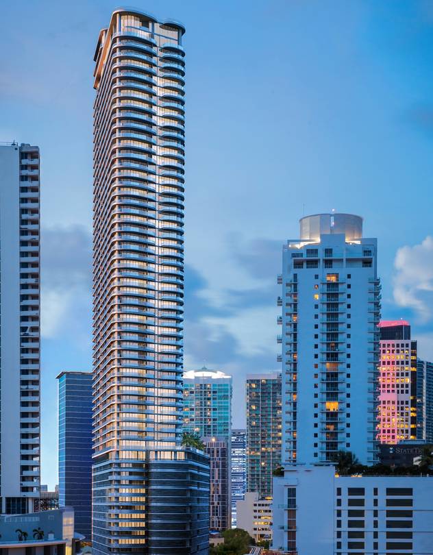 WSJRealEstate's tweet image. Only 2% of foreign buyers in Miami come from China, but local developers want to change that on.wsj.com/1IvzpCm