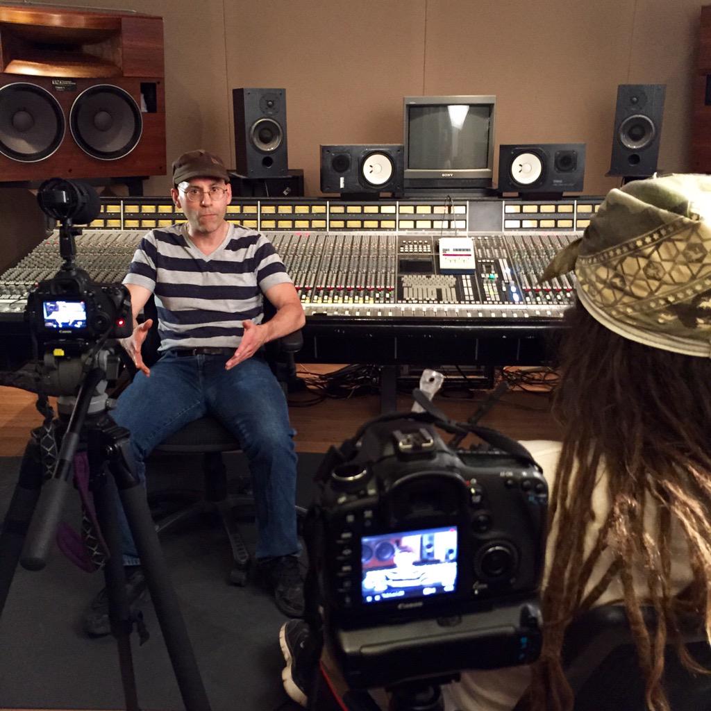 ksystemkrush's tweet photo. Behind the scenes shot of us doing a interview with #grammy winning #soundengineer #OzFritz #KSK #systemkrush #music http://t.co/EzuNMrPuEm