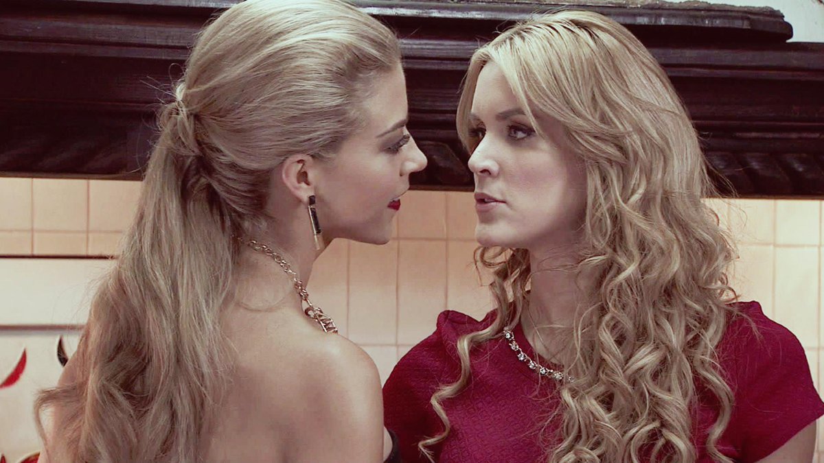 SrDeLosCielosTV's tweet photo. "Mientras #Aurelio te hacía el amor, estaba pensando en mi" #Mónica @FernandaCGA @_veronicamontes @RafaAmayaNunez http://t.co/jnr30Kq1uy