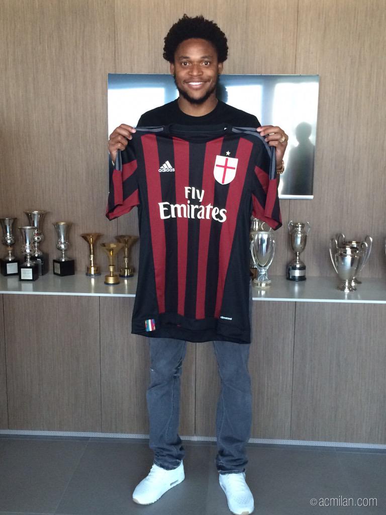 MercaGol's tweet photo. OFICIAL:  Luiz Adriano, NUEVO jugador del AC Milan. Llega procedente del Shakhtar. Buen fichaje http://t.co/LXSfgyfJt6