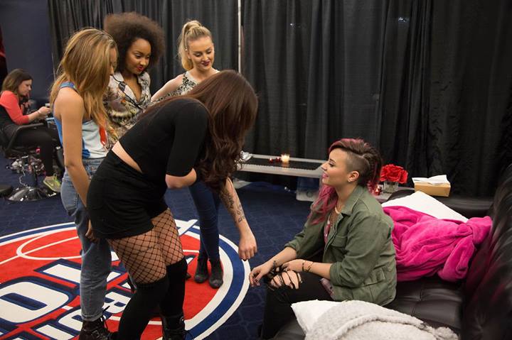 pxrrieislove's tweet image. #LoopOffLittleMix
 #HollywoodChoice Little Mix
 #VideoVeranoMTV Little Mix
My #CandiesStyleIcon is Little Mix