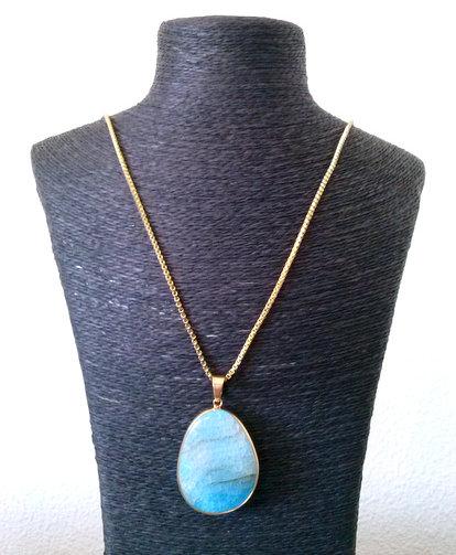_etereas's tweet photo. Collar en cadena en oro con mineral lapislázuli. ¿Sabías que contribuye a mejorar la memoria y a limpiar la mente? http://t.co/x070YoHn17