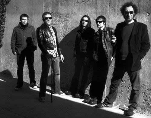 OlebuMexico's tweet photo. La banda granadina, Los Planetas, llegan con lo mejor de su repertorio en este concierto -> http://t.co/GWWihAQtRK http://t.co/YJh46a83Gd